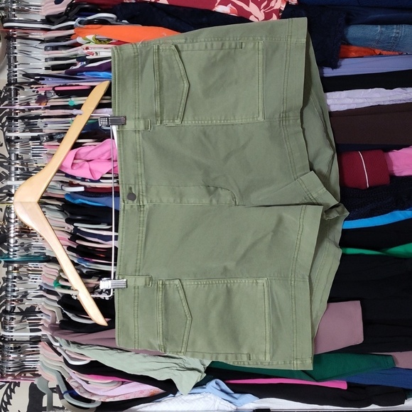 NWT Old Navy Mid Rise Cargo Short in Alpine Tundra XXL - Picture 3 of 6
